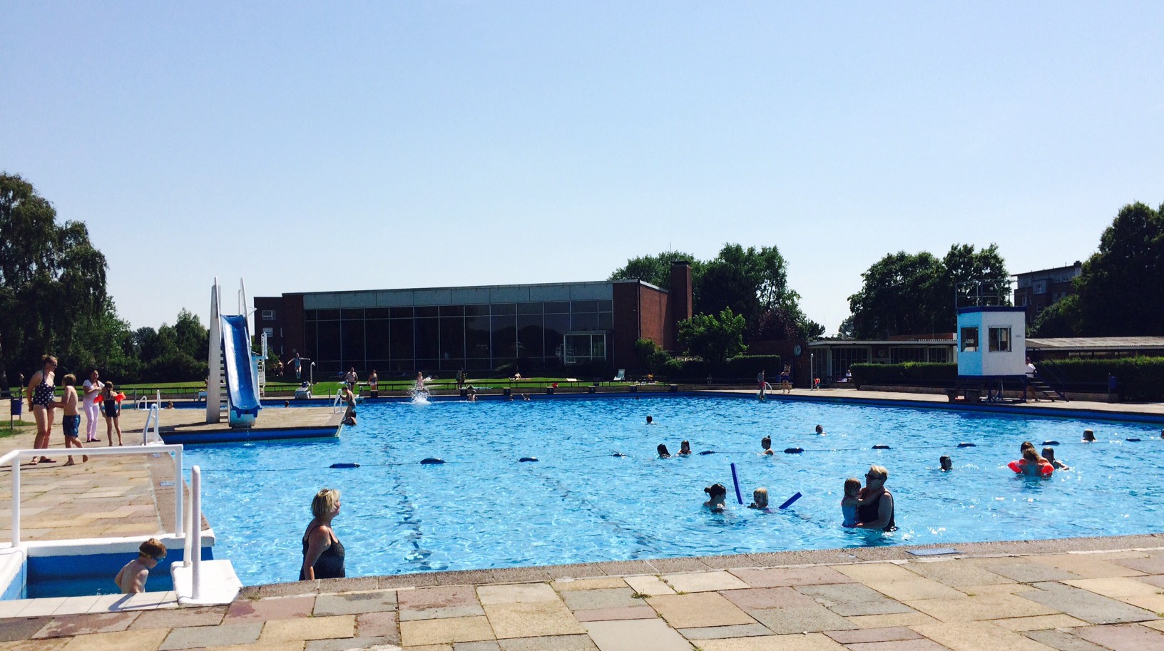 Schwimmbad In Darmstadt Nord  In Das Rtliche