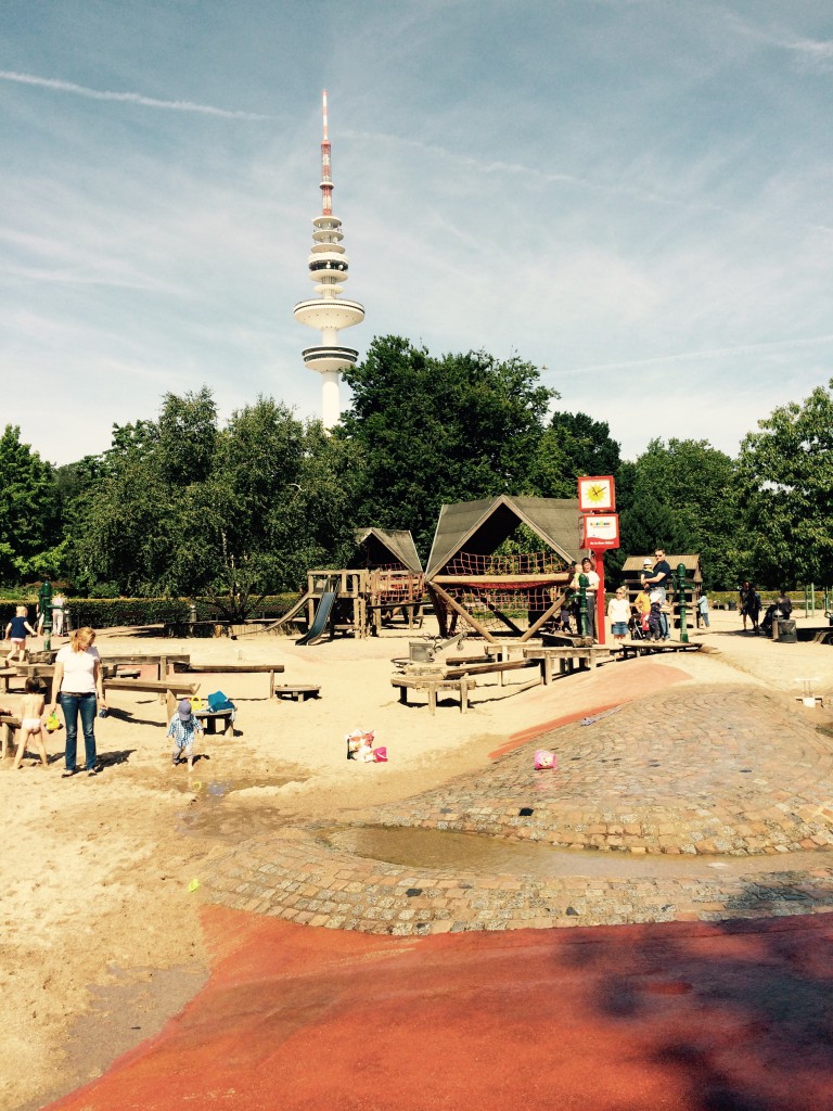 Wasserspielplatz Planten und Blomen Fernsehturm