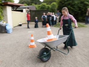 Rasant und lustig geht es zu bei der Prüfung zum Tierpfleger