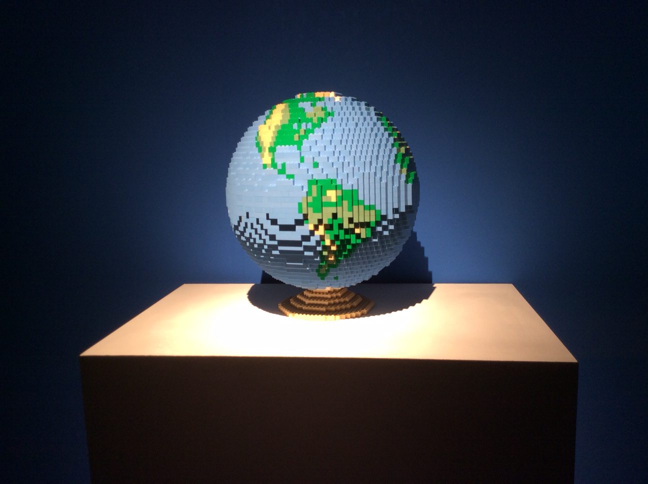 Art of the brick lego ausstellung globus aus lego welt