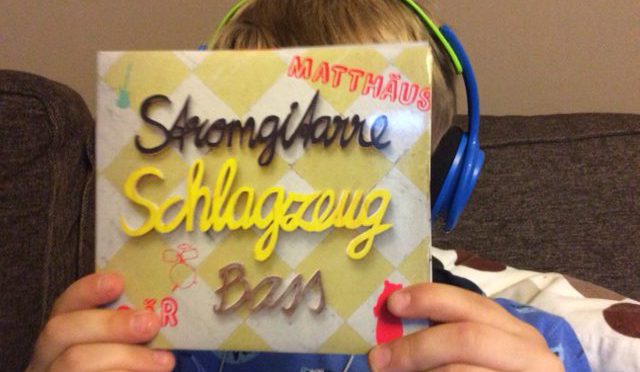 Matthäus Bär Stromgitarre Schlagzeug Bass