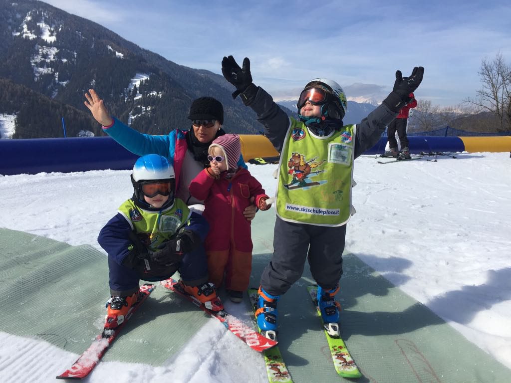 Skifahren mit Kindern Bacherhof in Lüsen Roter Hahn Südtirol Südtiroler Bauernbund