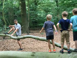 Natur Parkour für Kinder Hamburg Stadtpark Simon Pouly Roots Movement